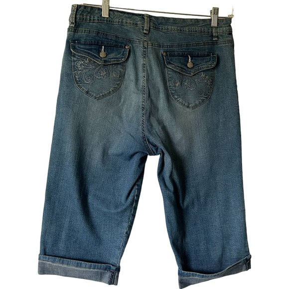 Jean Short The Perfect Fit by Gloria Vanderbilt Front and Rear Pockets Embellish - Picture 2 of 5